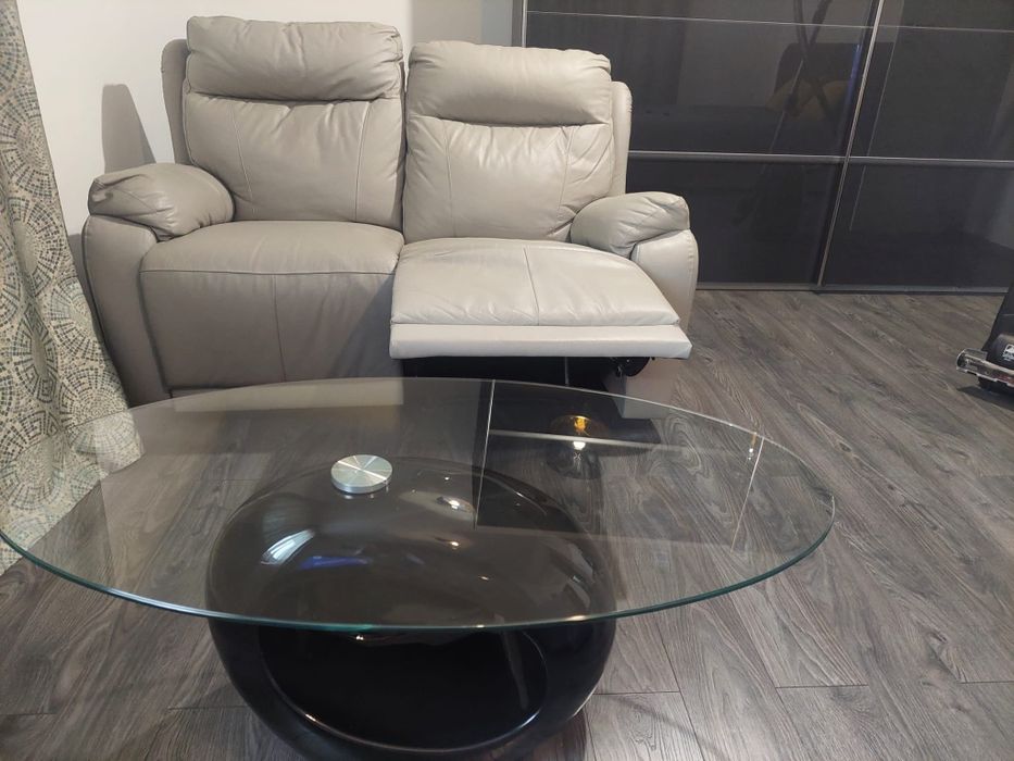 Canapea piele naturală + măsuță servit cafeaua