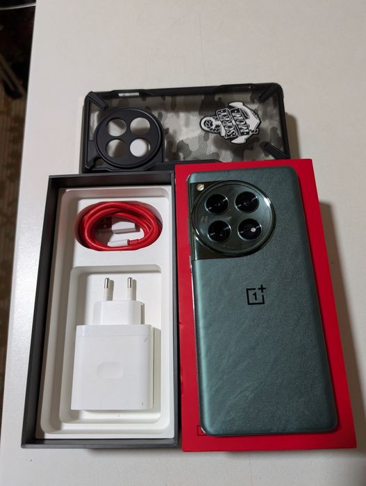 Vând OnePlus 12 Emerald Green 512 GB cu 16 GB RAM