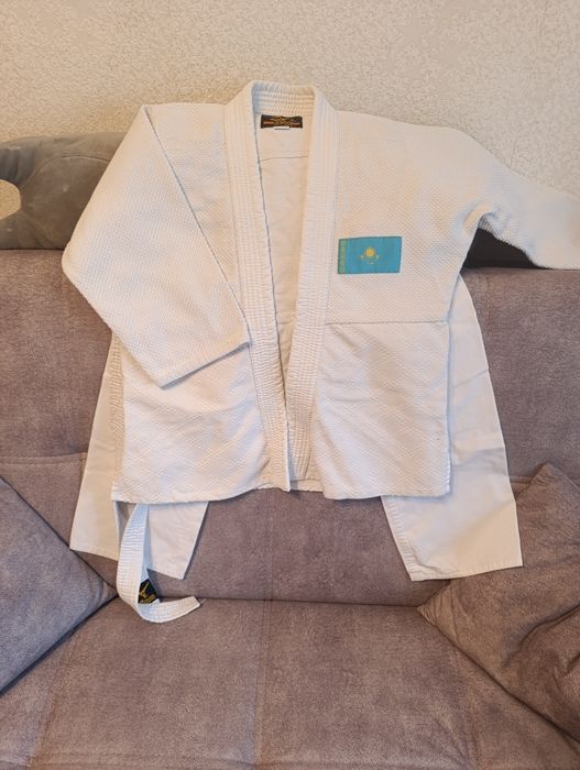 Продам кимоно для дзюдо