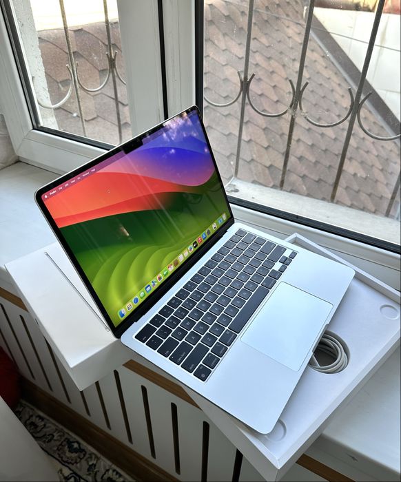 MacBook Air M3 Silver 8/256GB 100%
