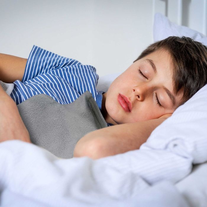 Sticla cu apa calda cu husa moale din polar 1.5 litri rosu 35 x 19 cm