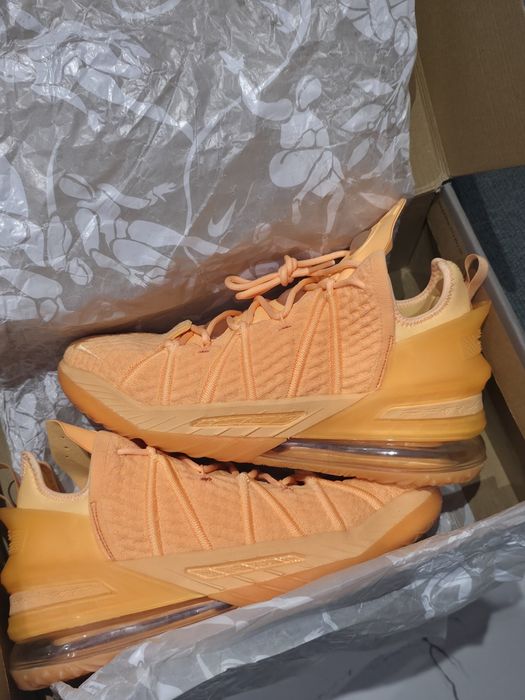 43н. Чисто нови!! Оригинални Nike Lebron XVIII!! Melon tint!