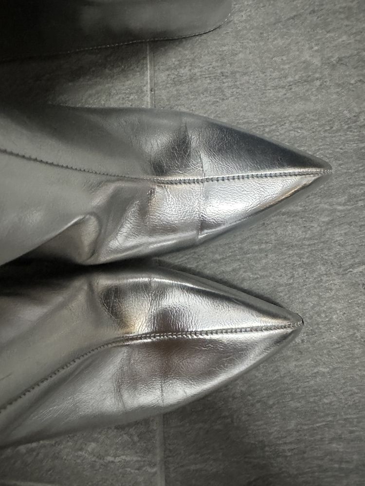 Сребърни ботуши Zara