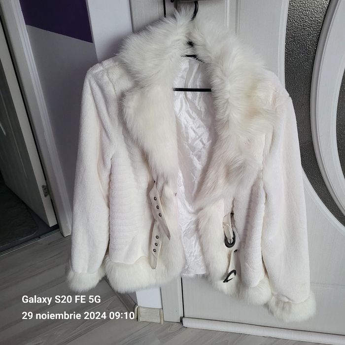 Blanita alba foarte eleganta