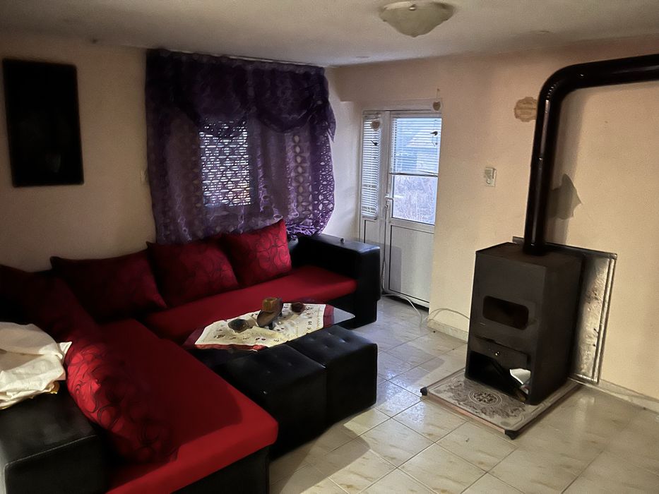 Къща с голям двор – с. Есеница, Варна