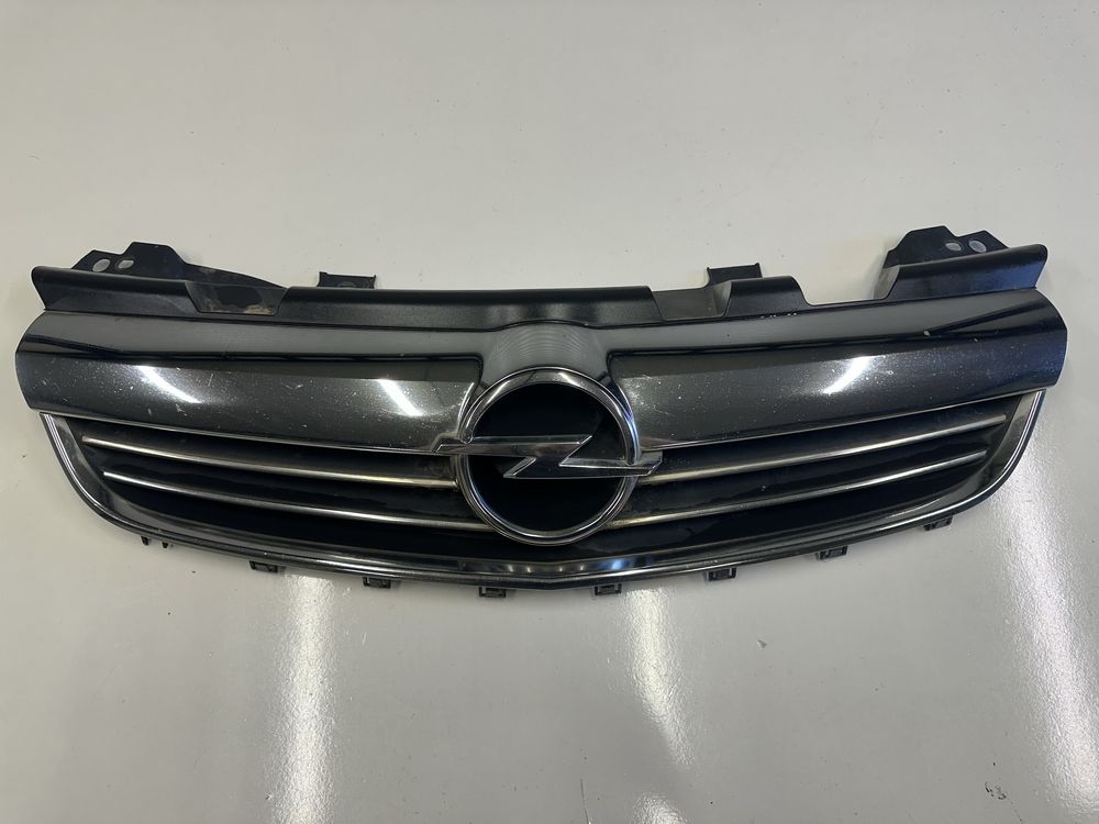 Решетка предна броня за Opel Zafira B