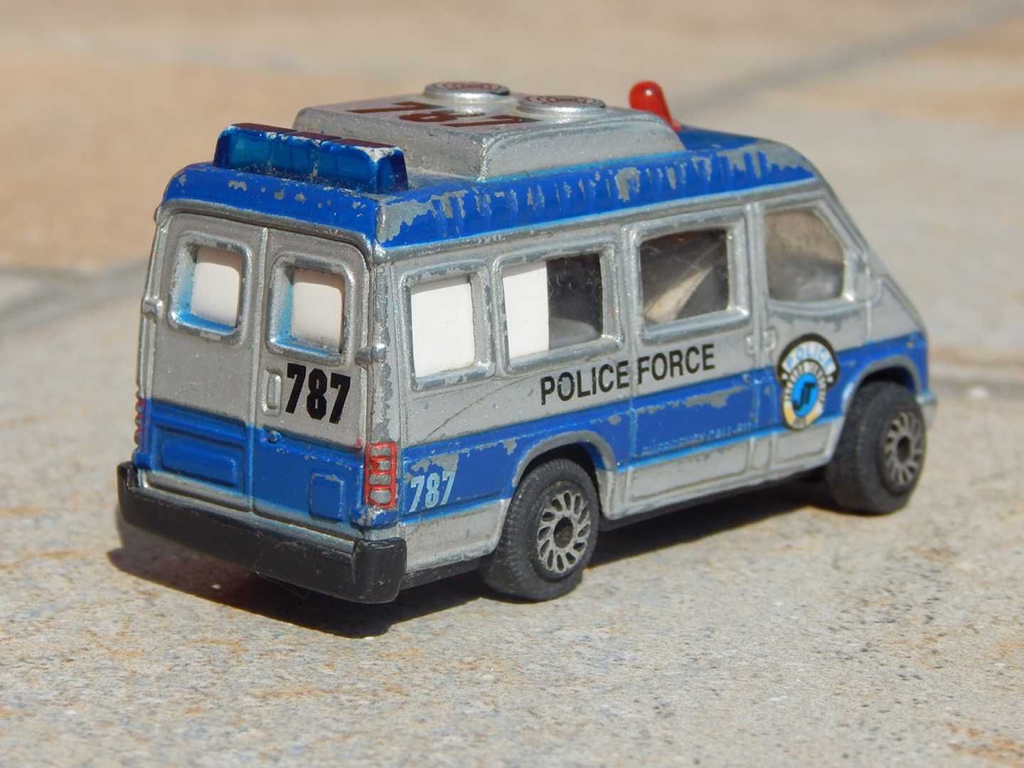 Macheta duba politie Ford Transit II prefacelift Jackson Ohio 1:64