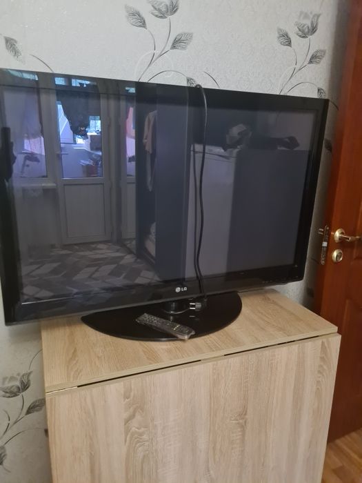 Телевизор продам lg