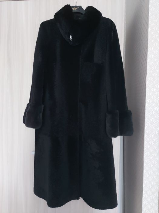 Продам. Шуба Новая Мутоновая Двусторонняя