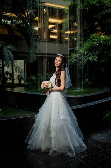 Булчинска рокля, без никакви забележки. Преминала химическо чистене