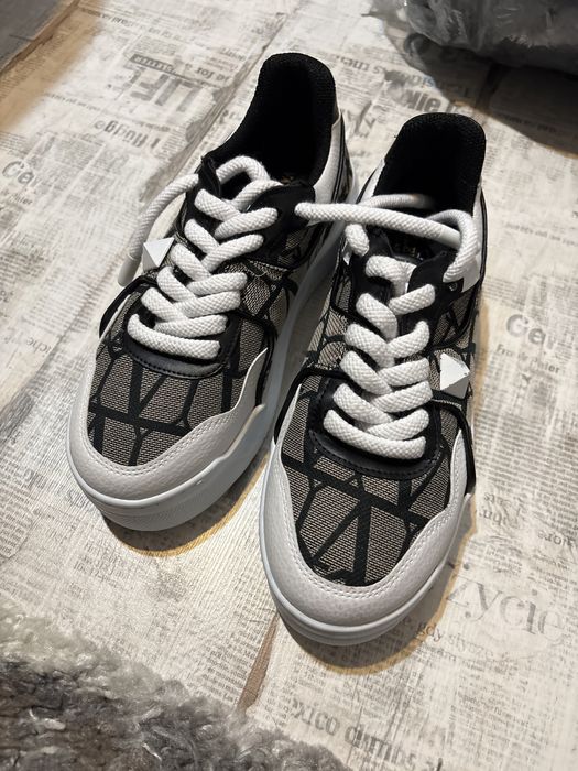 Adidasi Valentino Noi