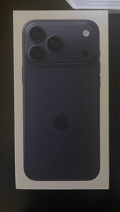 Vând iPhone 17 Pro Max, nou, neactivat, cu 256GB, versiunea E-SIM.