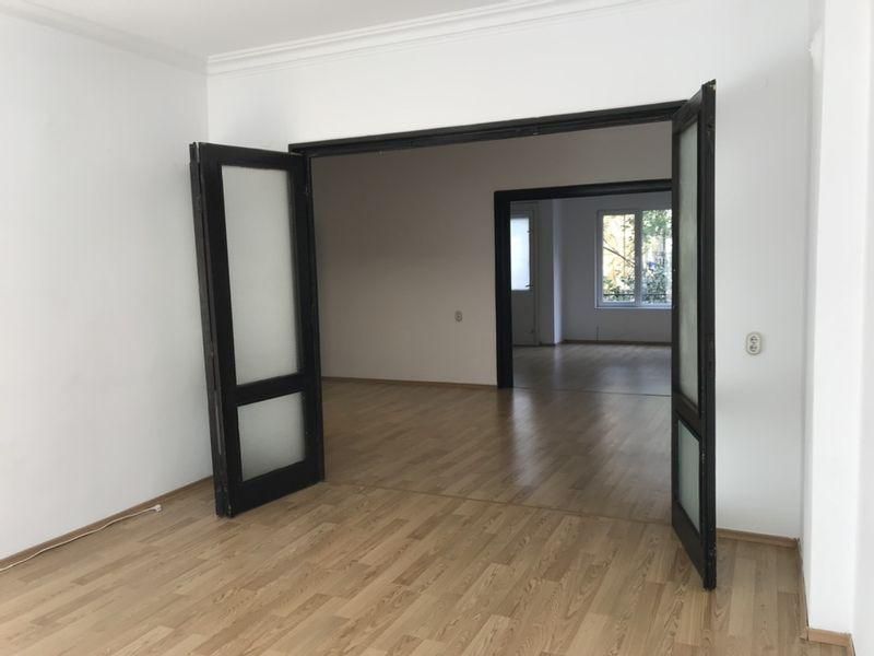 Дава се под наем Офис в София, Център - 110 кв.м за 750 € - Снимка #2