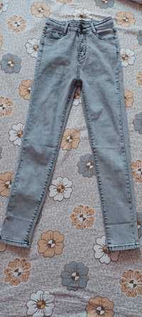 Продам джинсы новые 28 размера (44)