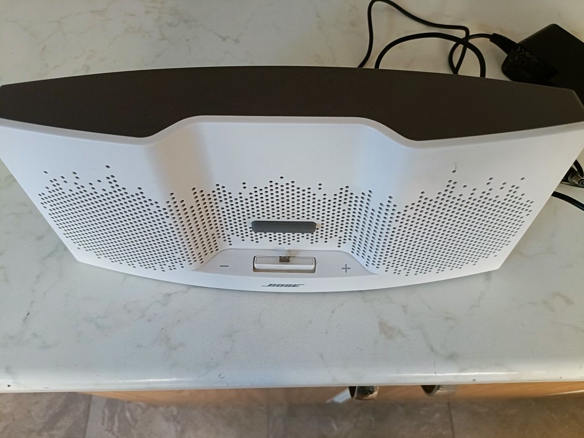 Bose Sounddock XT, boxa activa cu intrare aux in sunet foarte bun