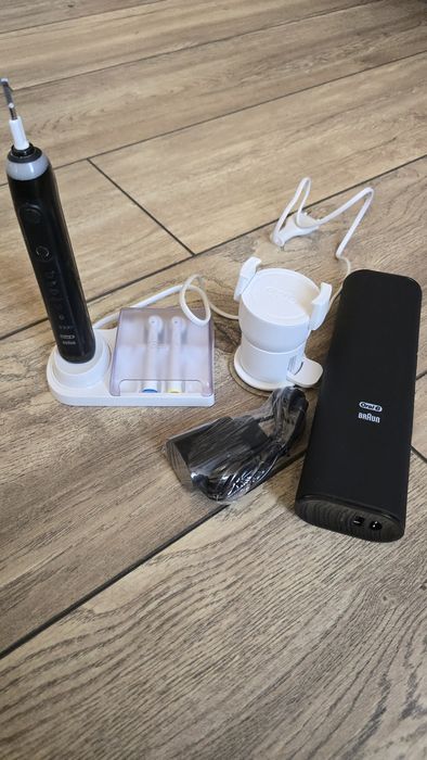 Електрическа четка за зъби Braun Oral B Genius 9000