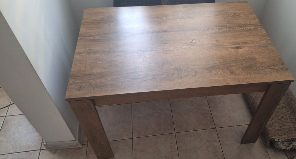 Трапезна маса много запазена