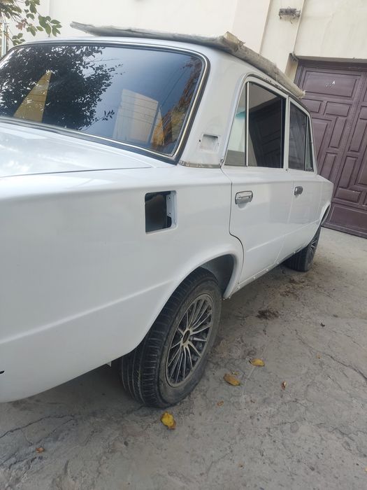 Vaz 21011 kuzov sotiladi
