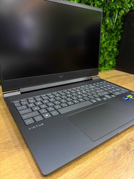 HP Victus i7 13700HX/16gb ddr5/512gb ssd/RTX4060 8gb/16,1 FHD IPS