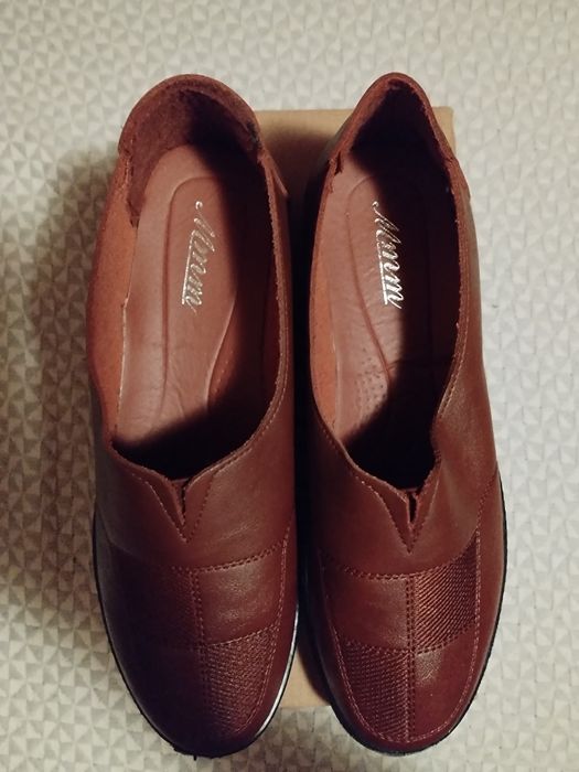 Pantofi noi de piele