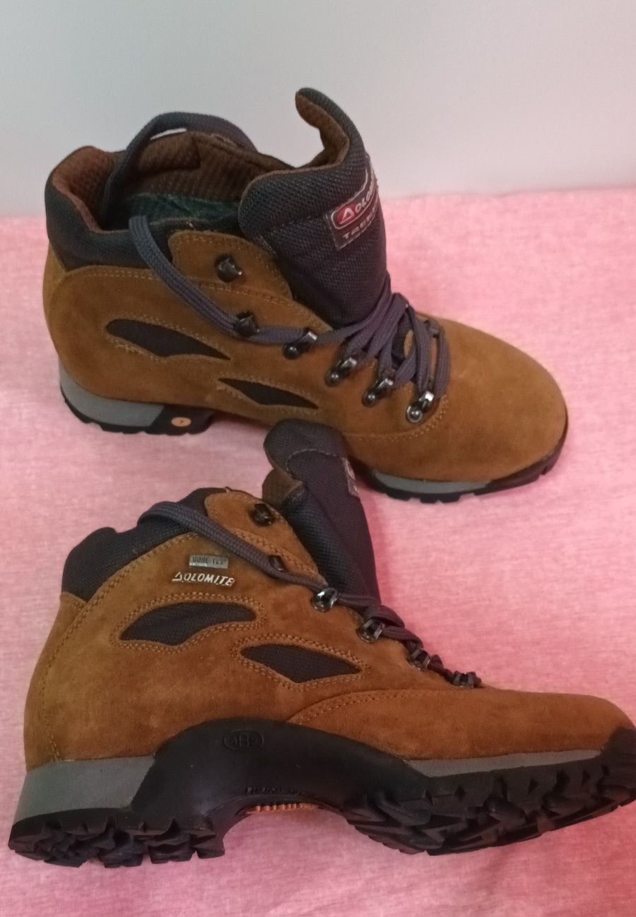 Bocanci noi Dolomite Trekking marimea 40