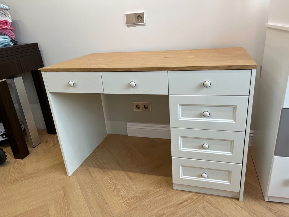 Письменный стол бежевый бренда Freestyle