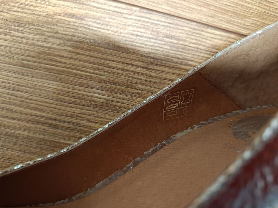 Vând pantofi piele noi int./ext., mărimea 40, marca Red or Dead