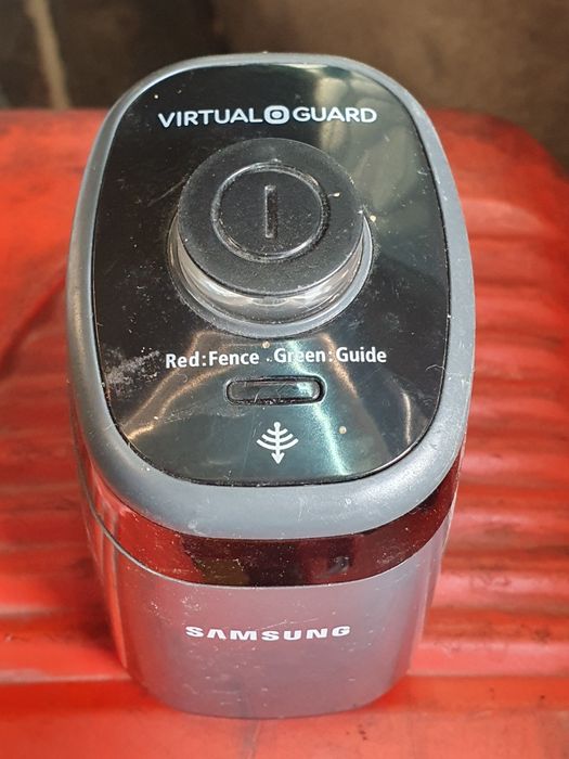 Aspirator robot Samsung SR8855 +telecomanda si doua virtual guard si
