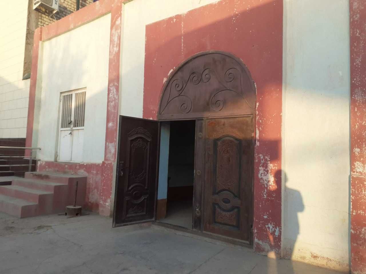 Qashqadaryo viloyati, Qarshi tumanida savdo do`kon binosi sotiladi