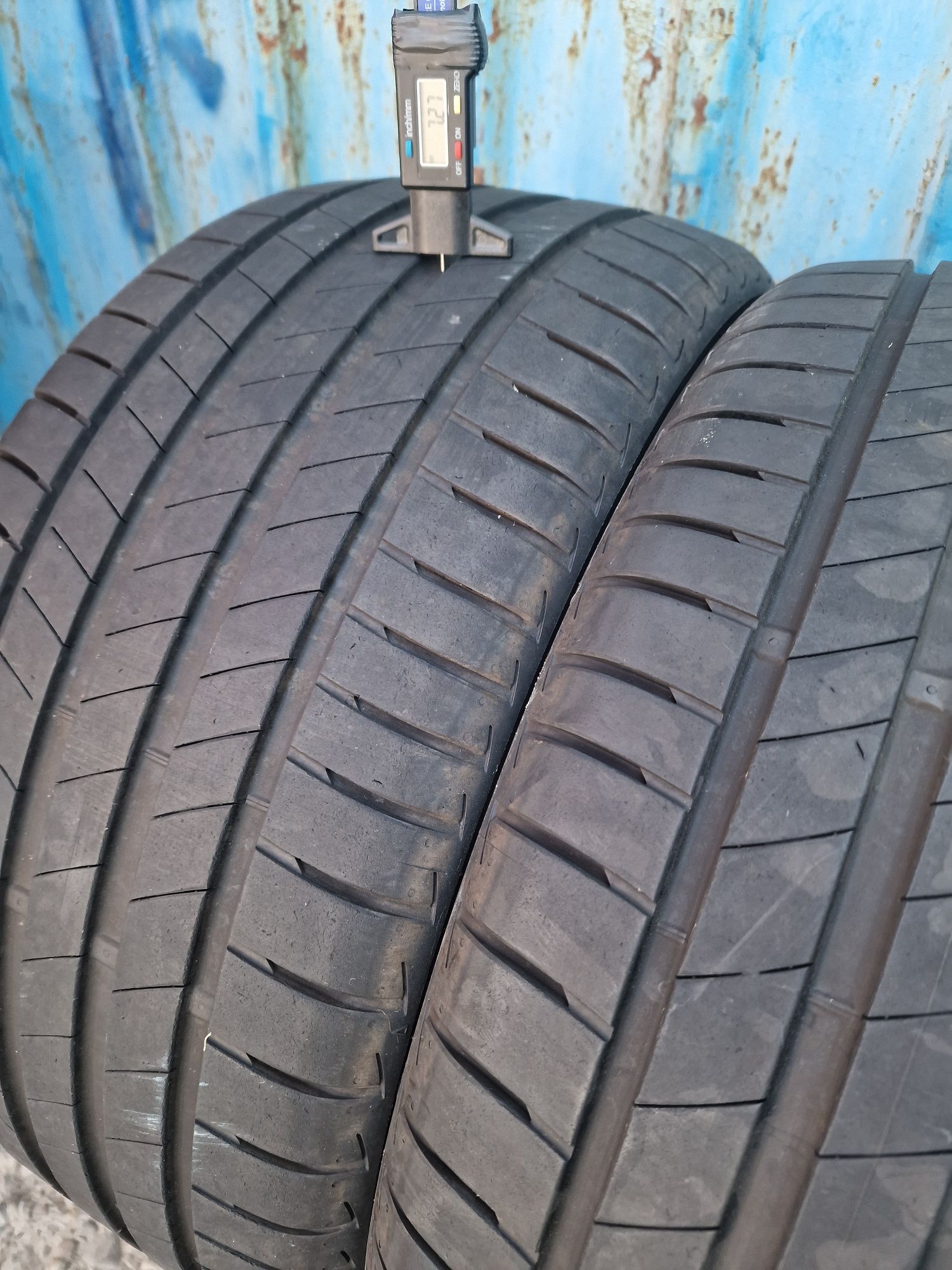 Anvelope Vară 255.35.21 Bridgestone An 2019 Profil peste 7 mm grosime
