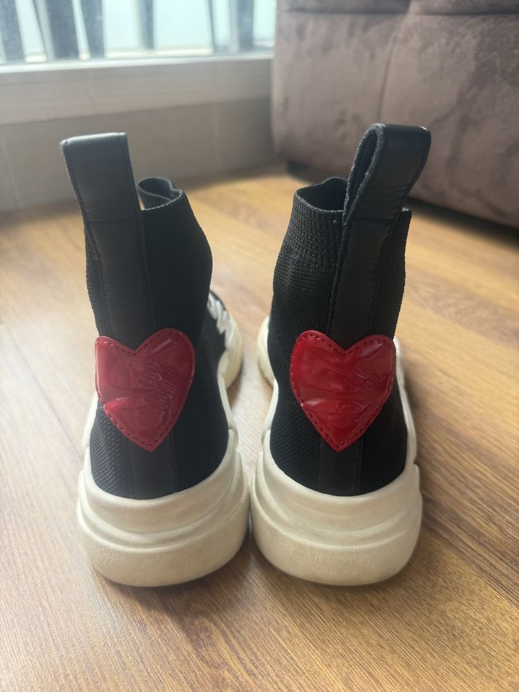 Спортни обувки Moschino love