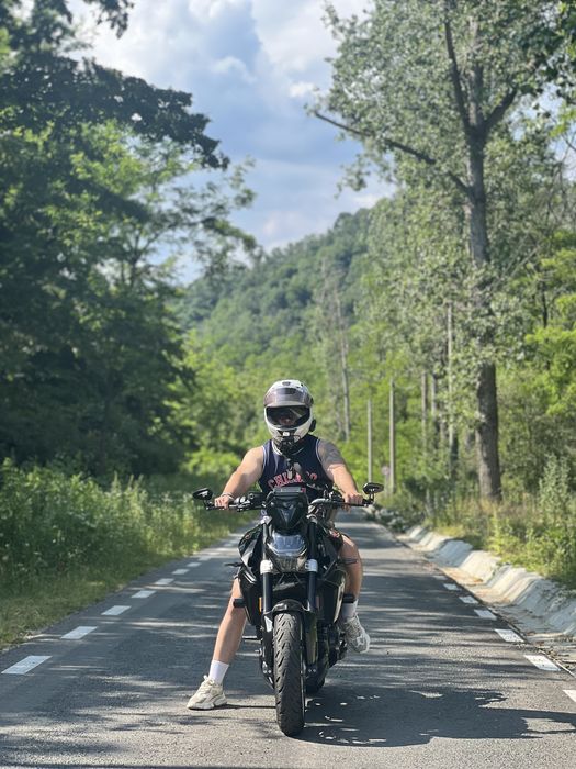 Bmw f900 R full.