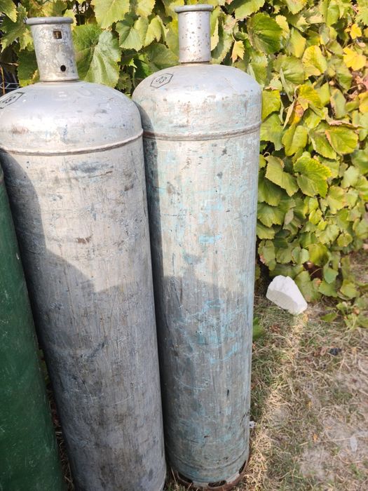 Două butelii mari 84l gpl pentru centrală