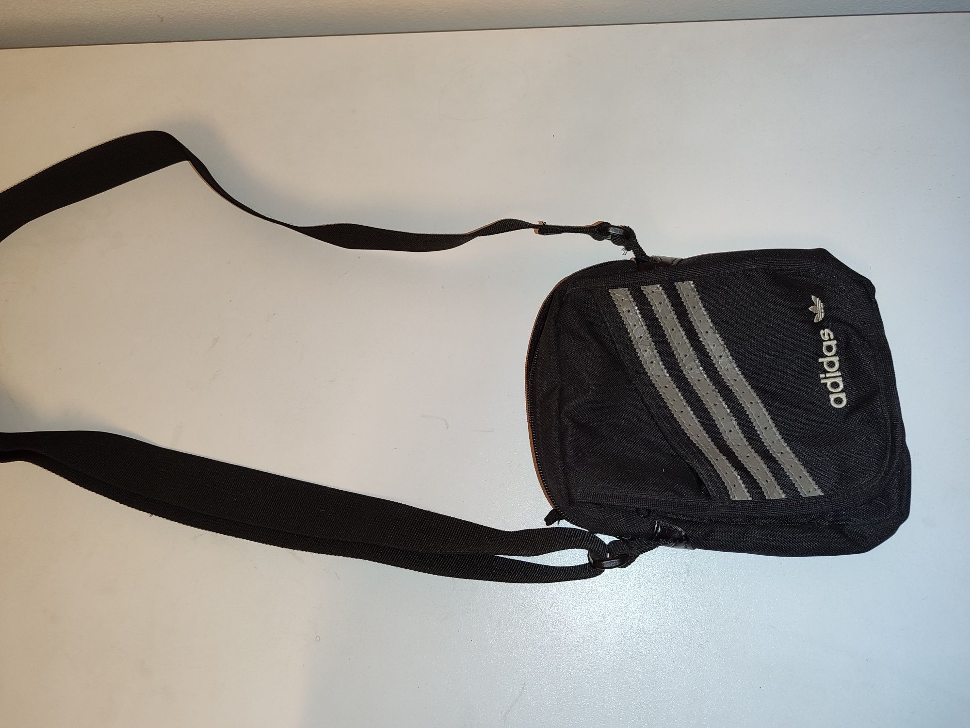 Borsetă adidas neagra