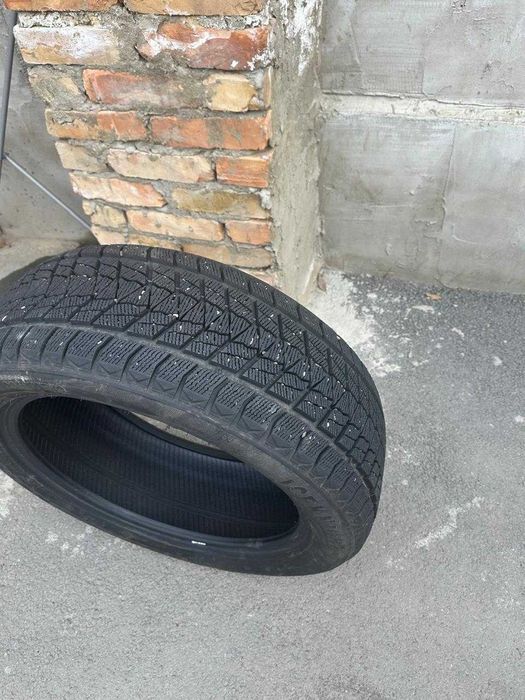 Продам шины в отличном состоянии 235/50 r19 зимние