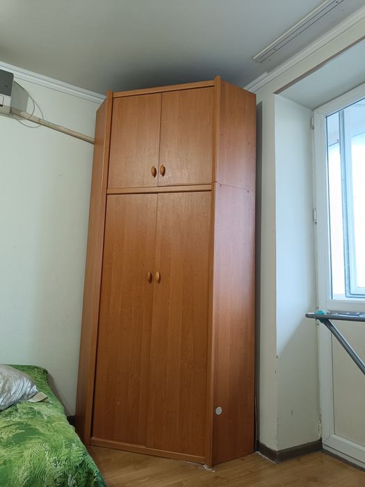 Продам угловой шкаф