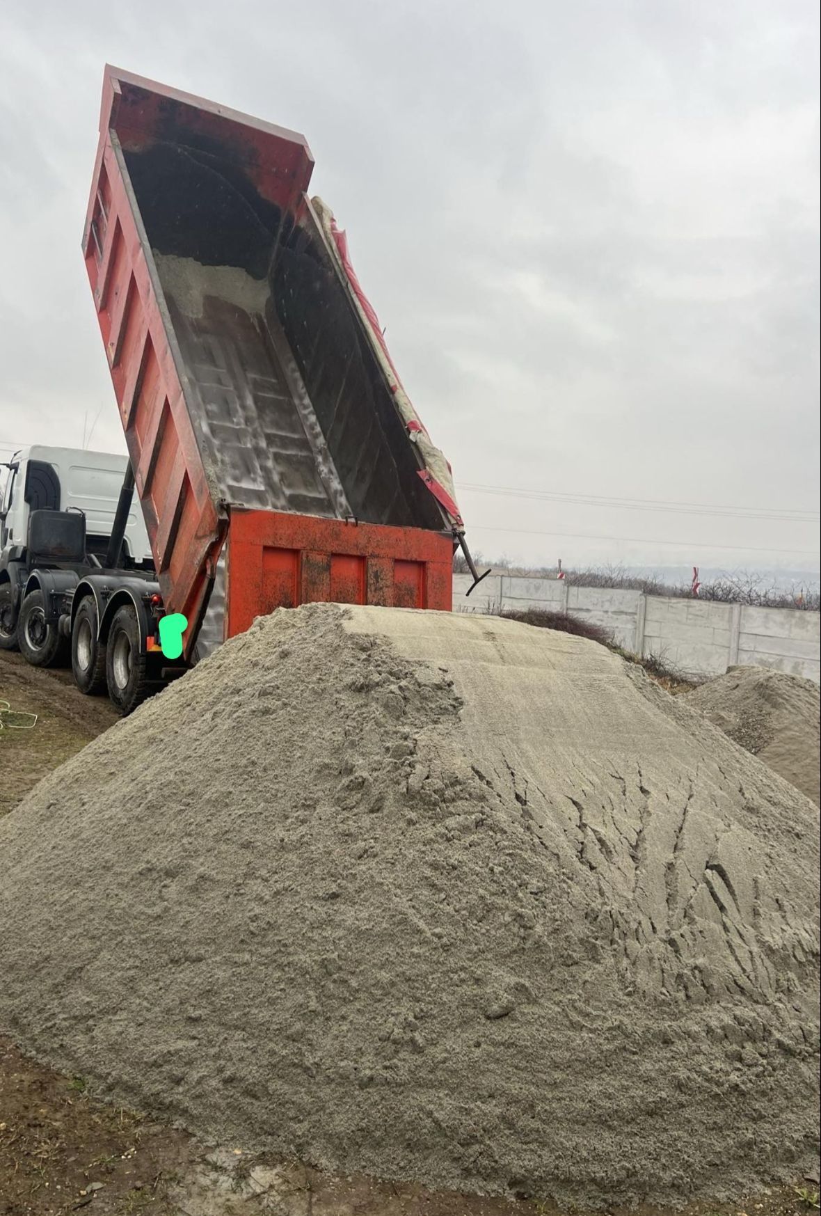 Balast,Nisip,Piatră,Pâmânt Negru: Camion&Camionetă