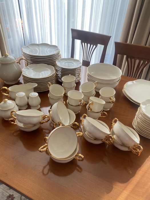 Продам сервиз 12 персон. Торг.