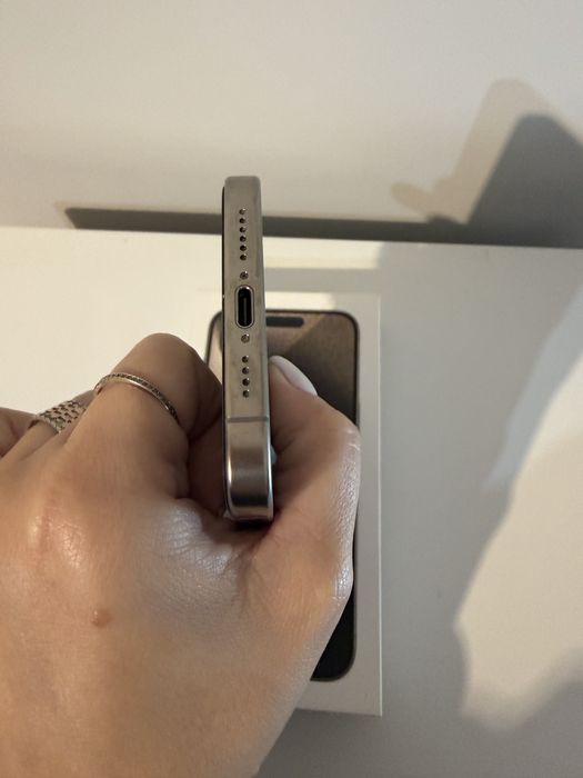 Iphone 15 pro max NATURAL TITANIUM