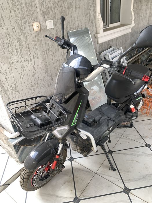 Скутер сотилади почти енги мойка килиш керак