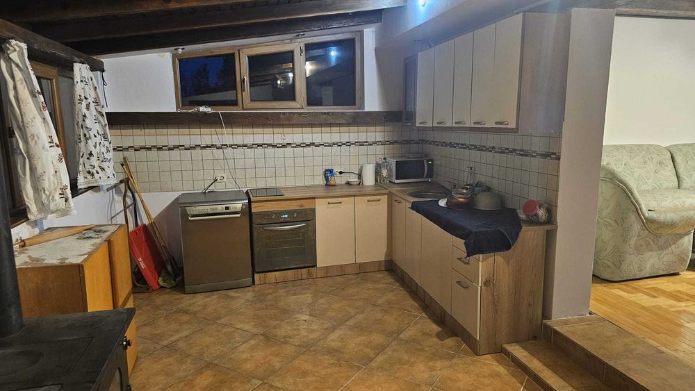 Ofer spre inchiriere casa in Sanpetru , curte ,gradina si garaj