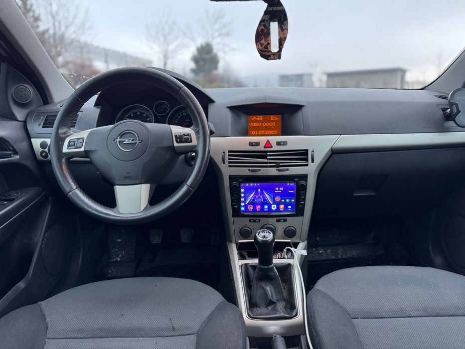 Opel Astra H GTC 1.4i benzină