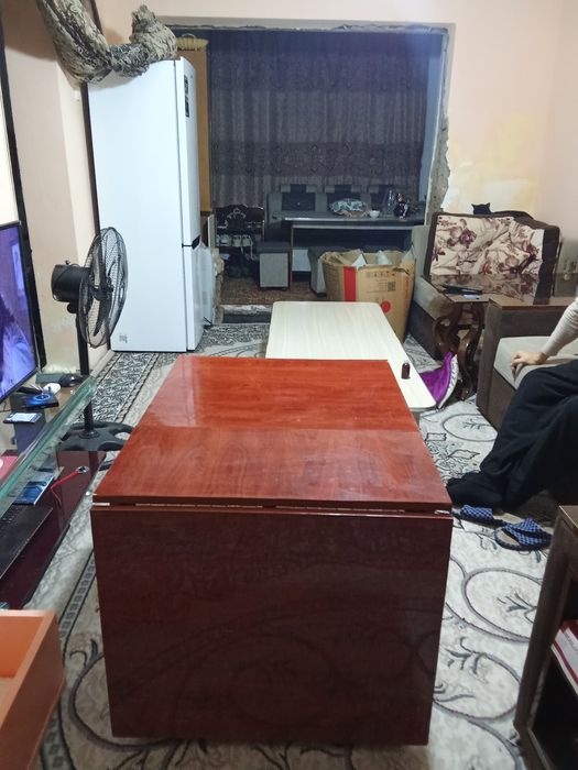 Раскладной стол в гостиную