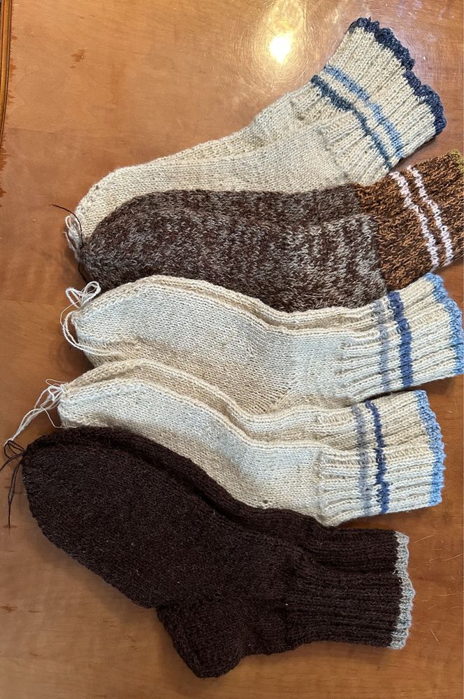 Ciorapi de lana lucrati manual/calțuni