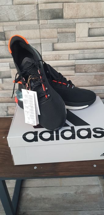 Adidasi Adidas AVRYN nr 42 si 42 2/3