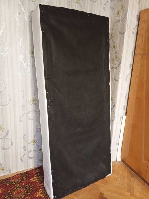 Подарявам бял матрак, почти нов