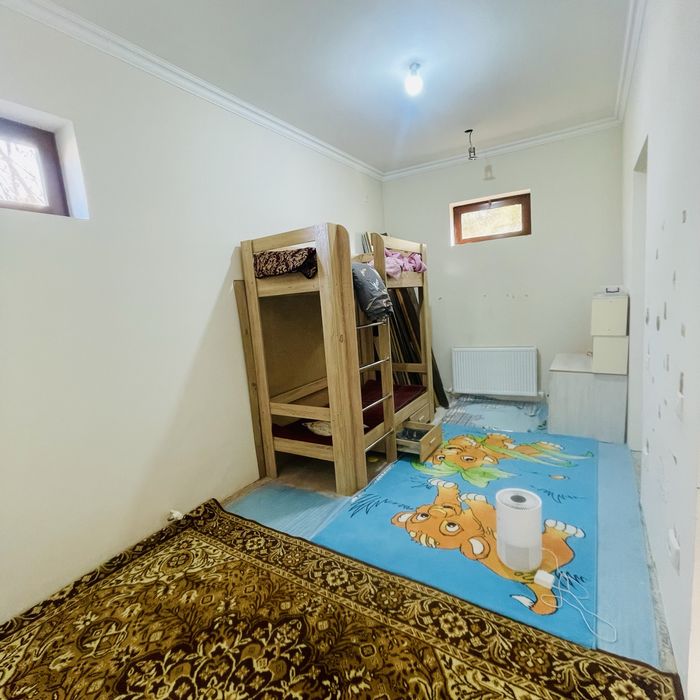 Срочно продается дом в Мирзо Улугбекском районе за военным госпиталем.