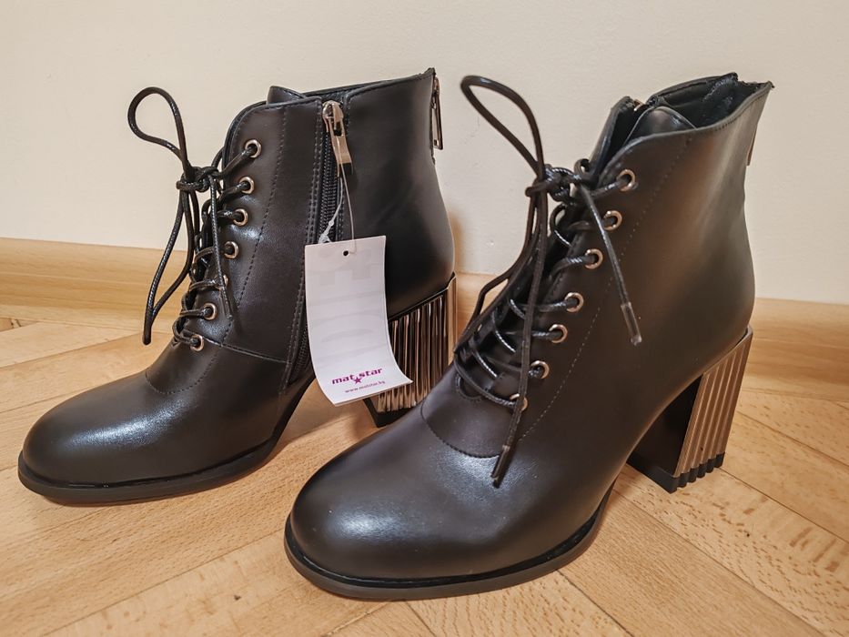 Продавам дамски боти Матстар