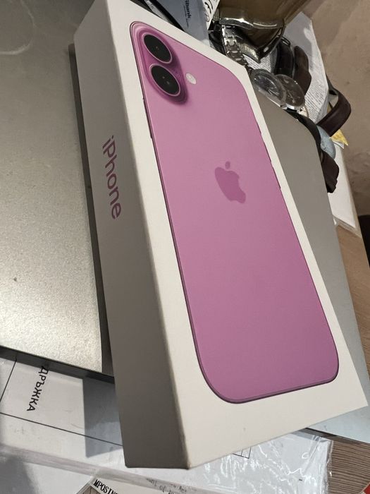 iPhone 16 Розов нов с фактура от Technopolis