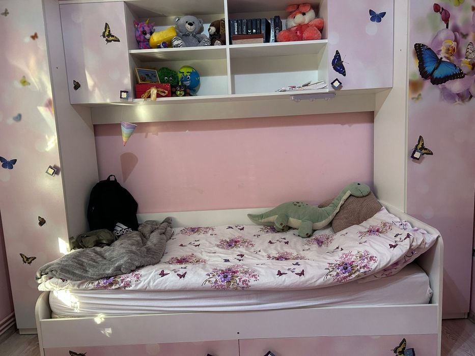 Vand mobila pentru domnișoare